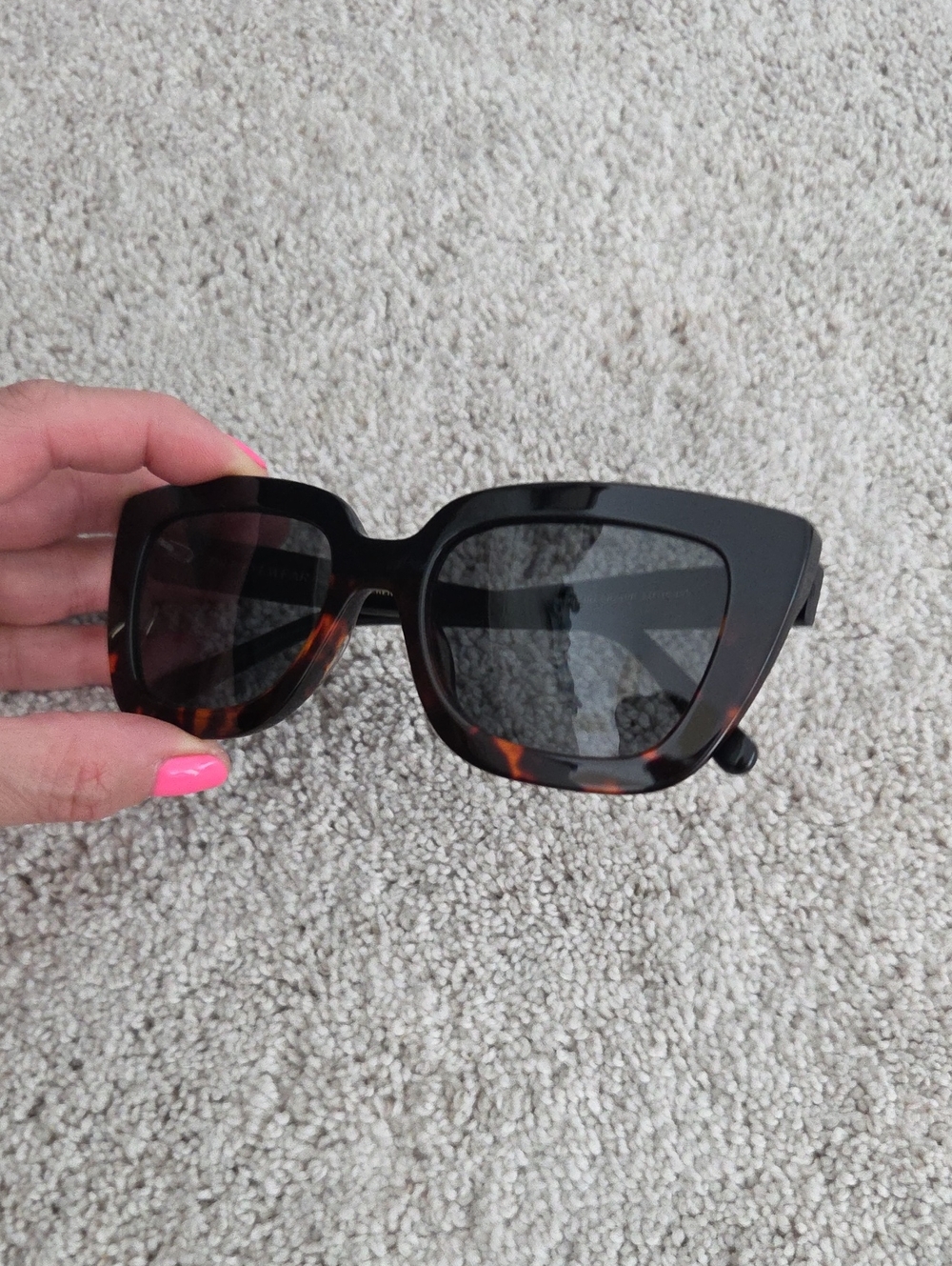 Diff Oversized Cat-Eye Tortoiseshell Sunglasses EUC - Picture 8 of 9